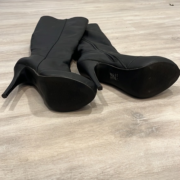 Black leather high heel boots - Picture 4 of 5